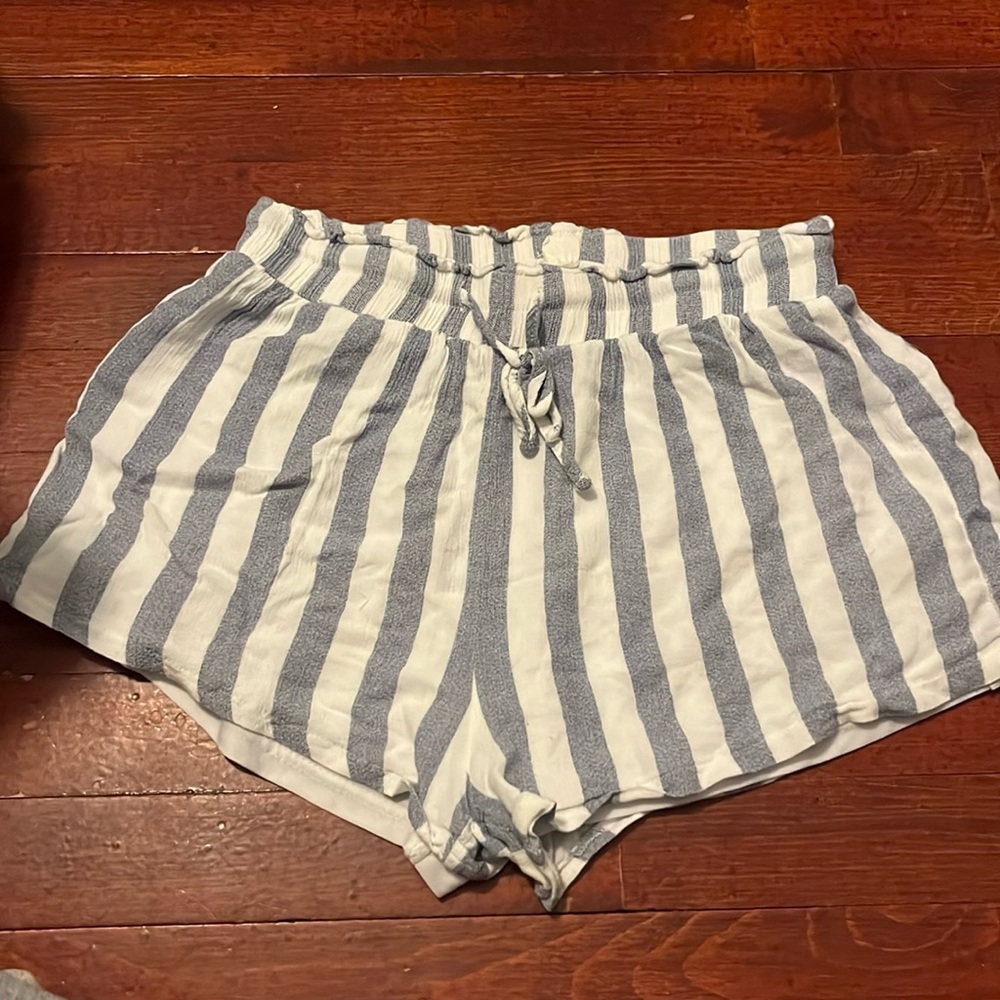 Salty lemon is the brand. It’s a size large.